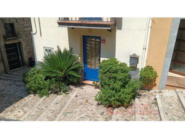 Casa amb balcó en venda a Calle Raval