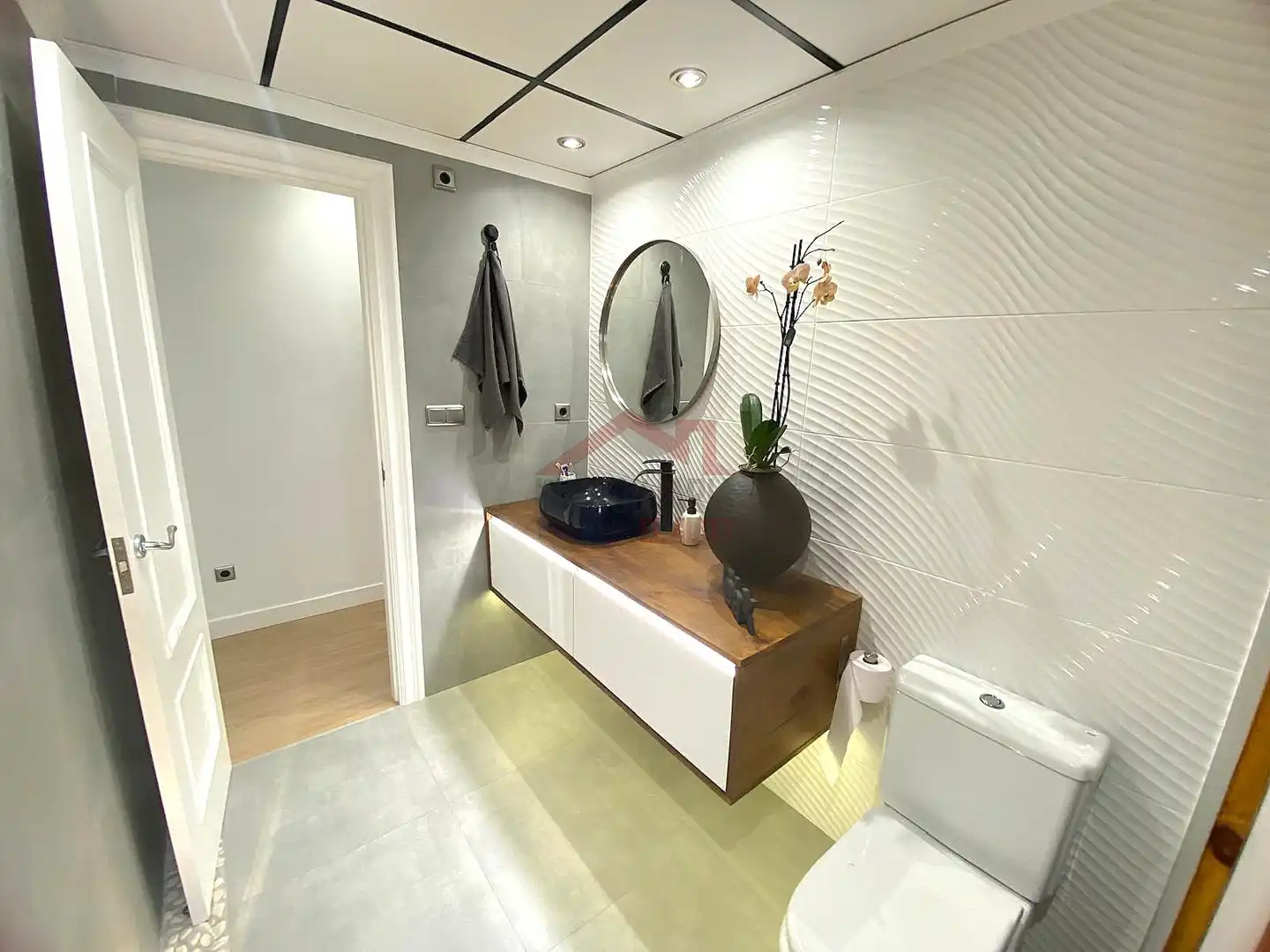 Badezimmer von Wohnung zum Verkauf in Elche / Elx mit Klimaanlage, Heizung und Ofen