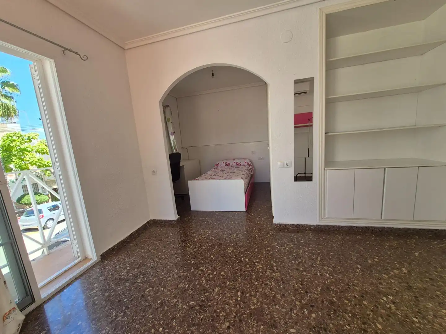 Casa adosada de alquiler en Manises con Aire acondicionado, Terraza y Amueblado