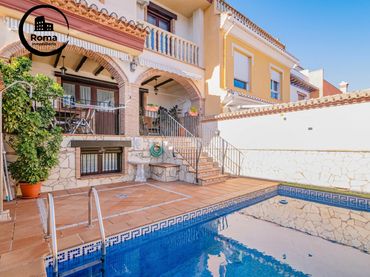 Maison mitoyenne avec balcon à vendre à La Zubia Ciudad