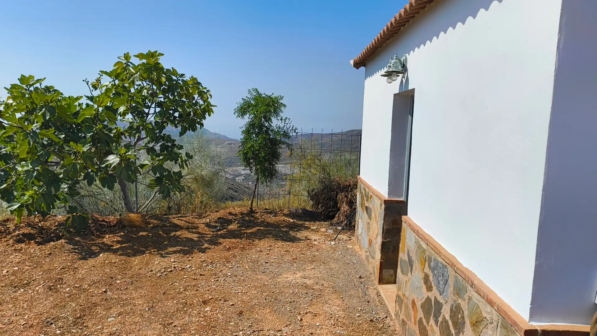 Vista exterior de Finca rústica en venda en Turón amb Jardí privat