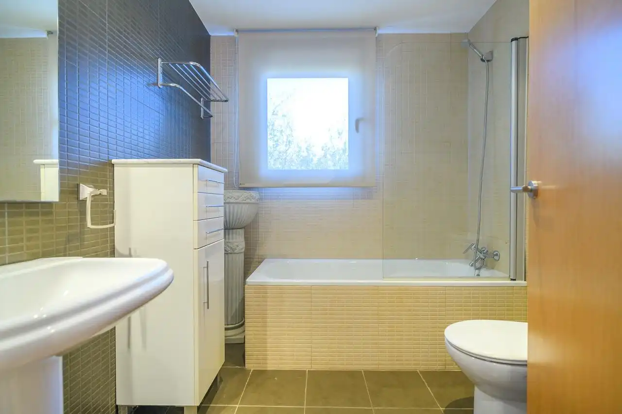 Bany de Casa o xalet en venda en Castellnou de Bages amb Jardí privat, Terrassa i Piscina