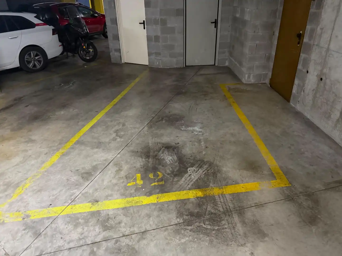 Parkplatz von Wohnung zum Verkauf in Mataró mit Klimaanlage, Heizung und Parkett