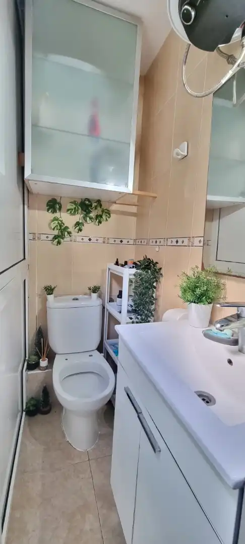 Bathroom of Flat for sale in L'Hospitalet de Llobregat  with Air Conditioner and Furnished