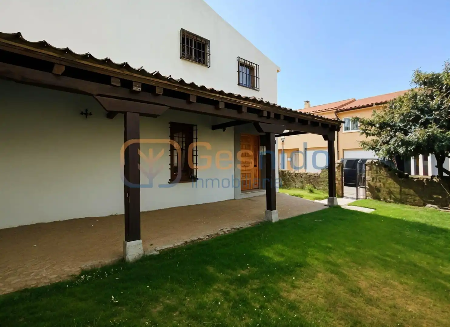 Außenansicht von Haus oder Chalet zum Verkauf in Torrecaballeros mit Heizung, Parkett und Abstellraum
