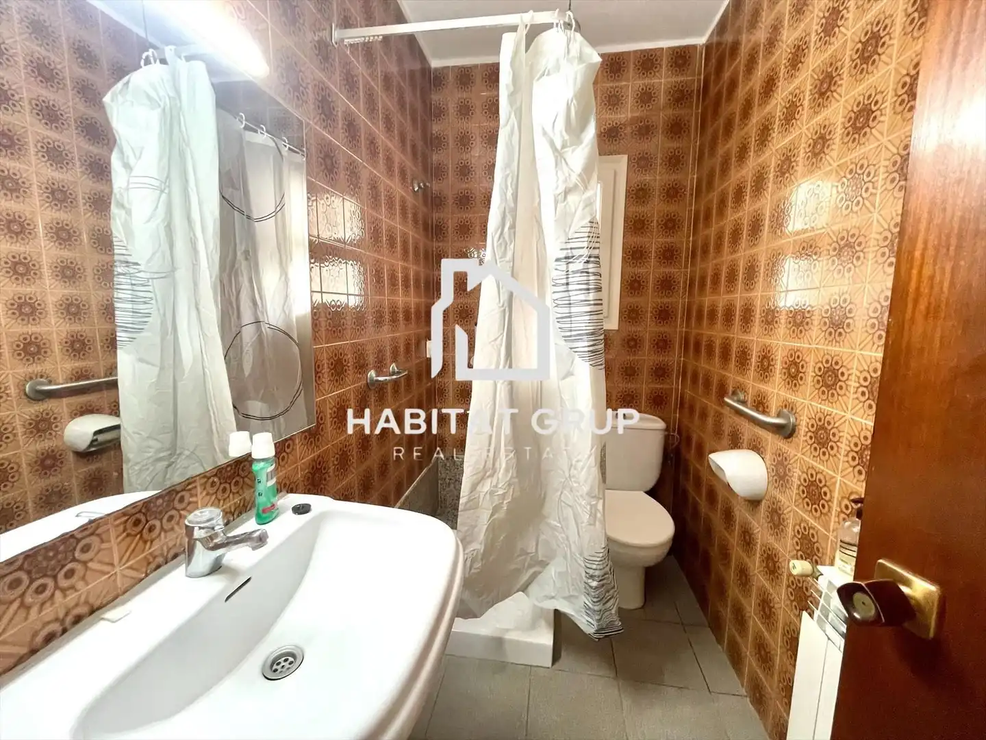 Baño de Casa adosada en venta en Banyoles con Aire acondicionado, Calefacción y Jardín privado