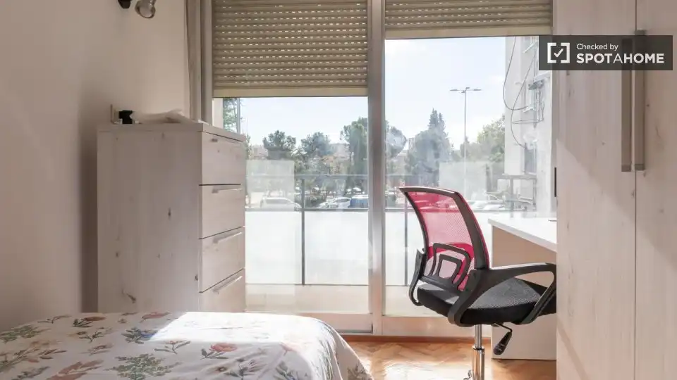 Bedroom of Flat for rent in Madrid  with Air Conditioner, Heating and Furnished