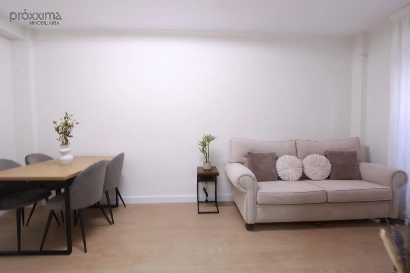 Living room of Apartments for rent in  Sevilla Capital  with Air Conditioner and Furnished