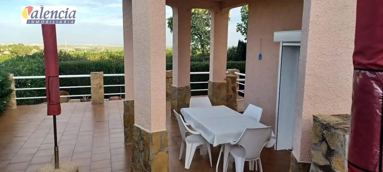 Terraza de Casa o chalet en venta en Chiva con Jardín privado