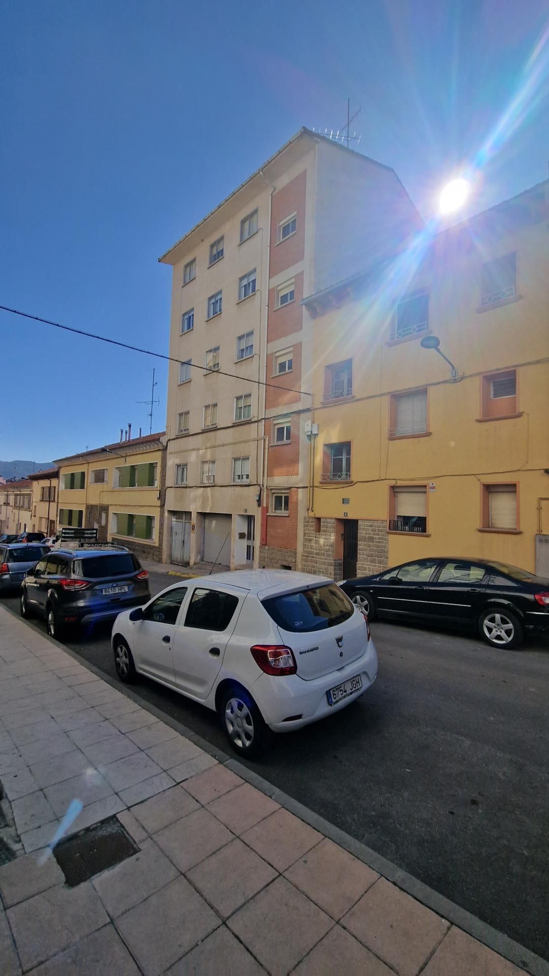 Vista exterior de Pis en venda en Sabiñánigo amb Calefacció, Terrassa i Traster