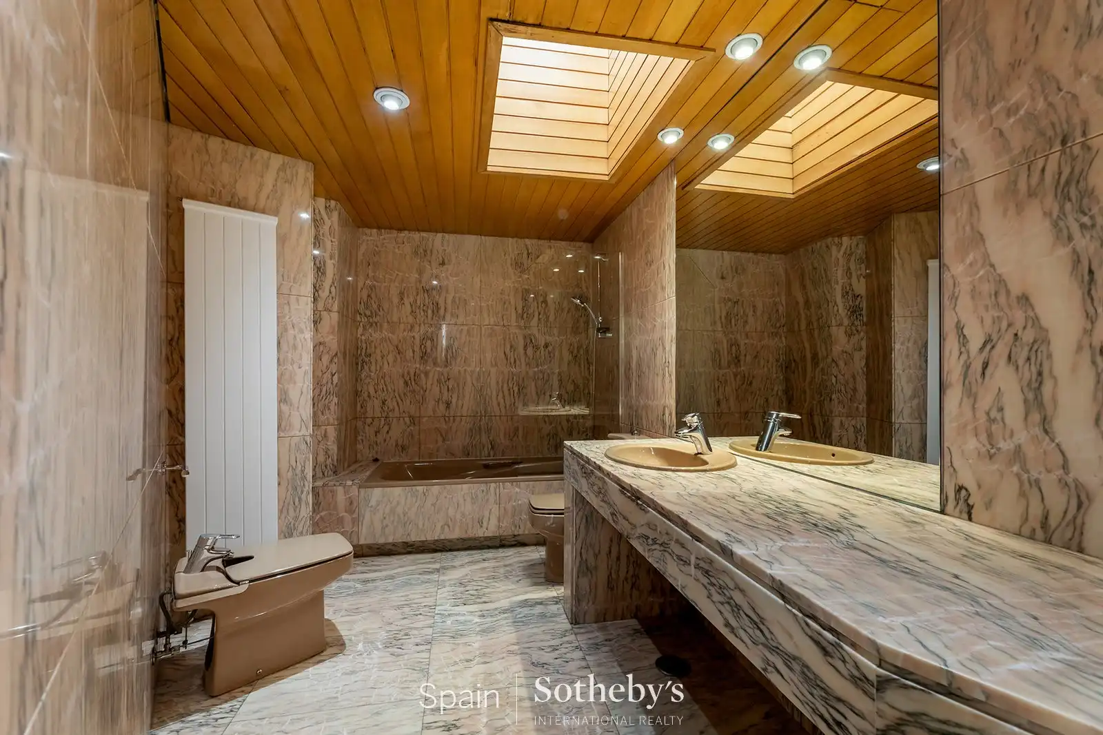 Bathroom of Houses for rent in Madrid  with Air Conditioner, Heating and Private garden
