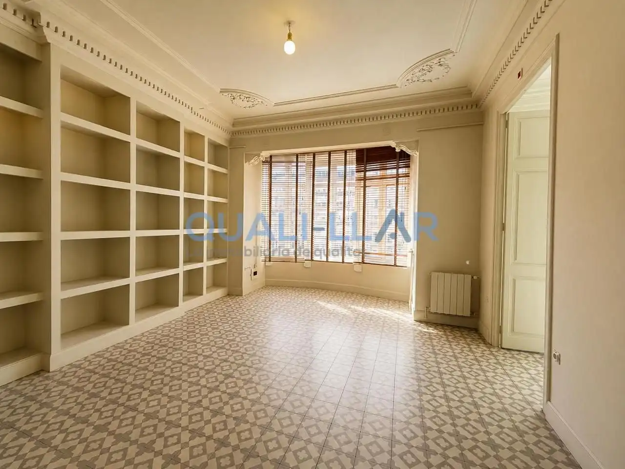 Bedroom of Flat for sale in Barcelona  with Air Conditioner, Heating and Balcony