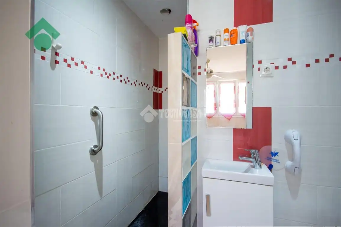 Baño de Casa adosada en venta en Rincón de la Victoria con Aire acondicionado y Piscina comunitaria