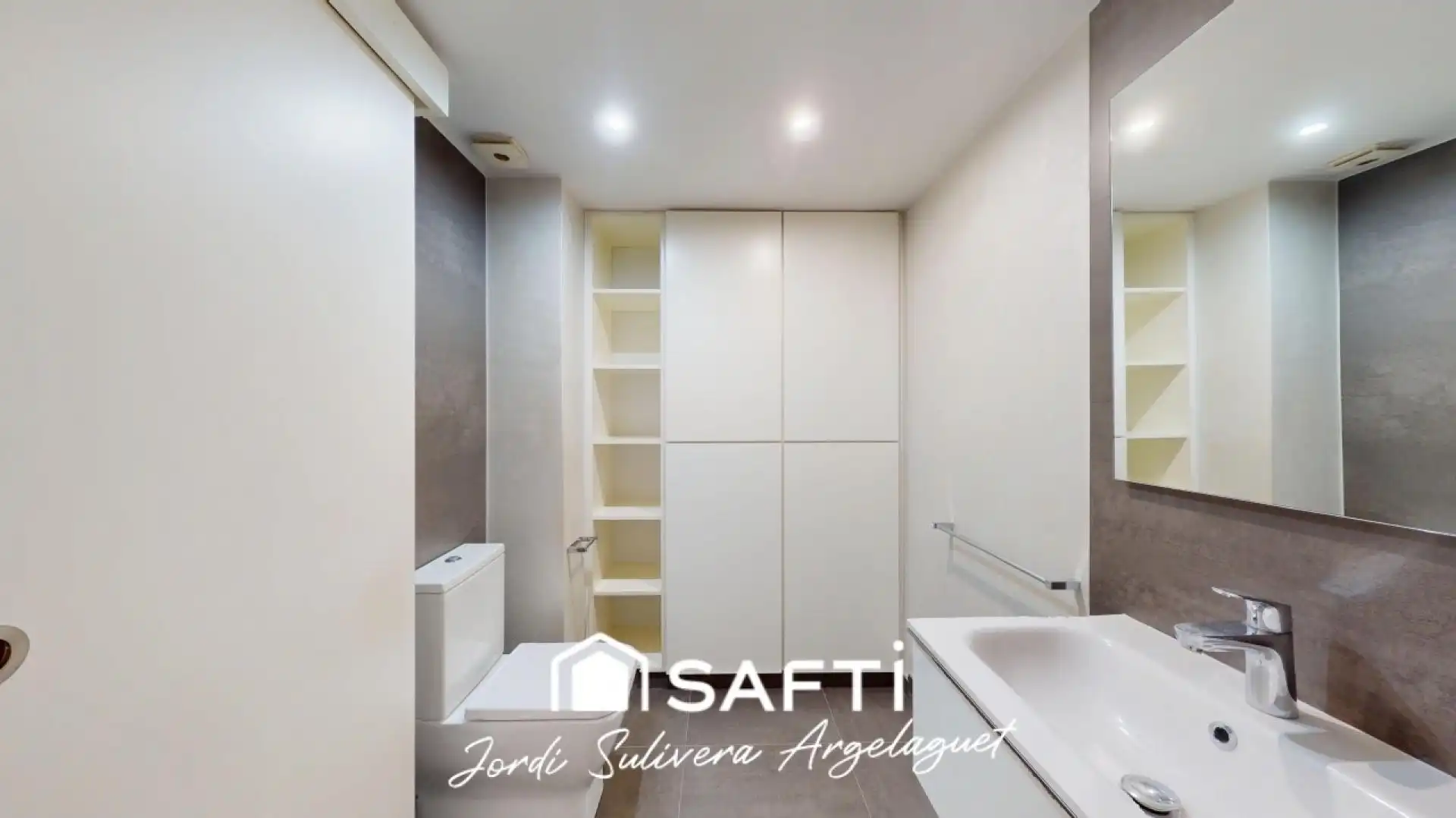 Baño de Piso en venta en Girona con Aire acondicionado, Calefacción y Terraza