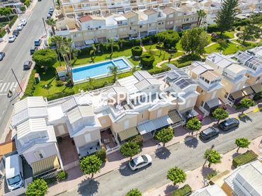 Casa aparellada amb balcó en venda a El Moncayo - El Pòrtic