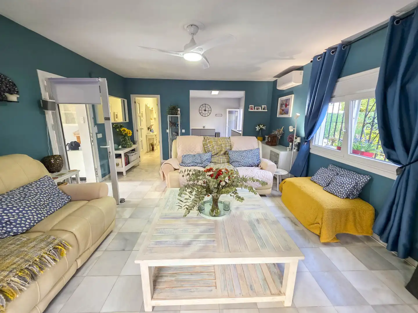 Living room of Houses for sale in Manilva  with Air Conditioner, Private garden and Terrace