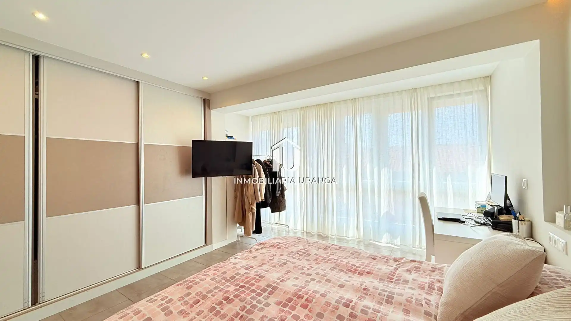 Habitación de Piso en venta en Laredo con Calefacción y Terraza