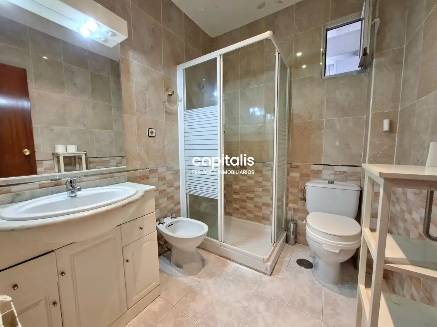 Badezimmer von Wohnung zur Miete in Madrid mit Klimaanlage und Heizung
