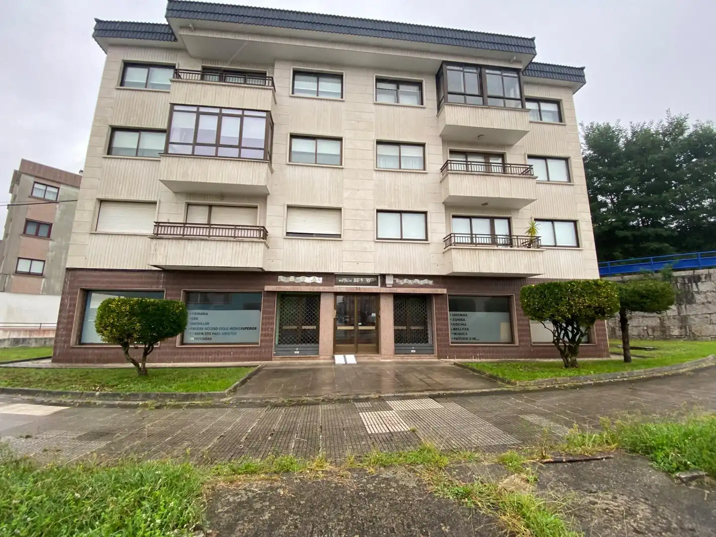 Vista exterior de Local en venta en Pontevedra Capital 