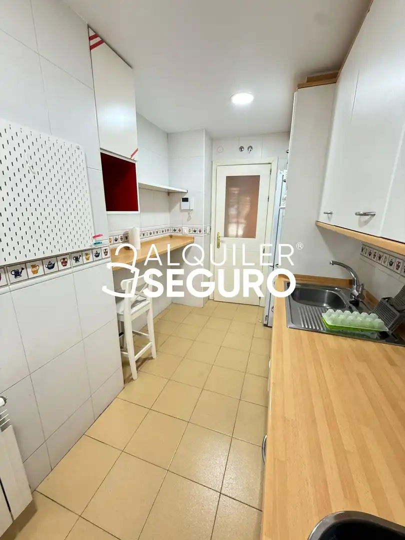 Cocina de Piso de alquiler en Madrid con Aire acondicionado, Calefacción y Piscina