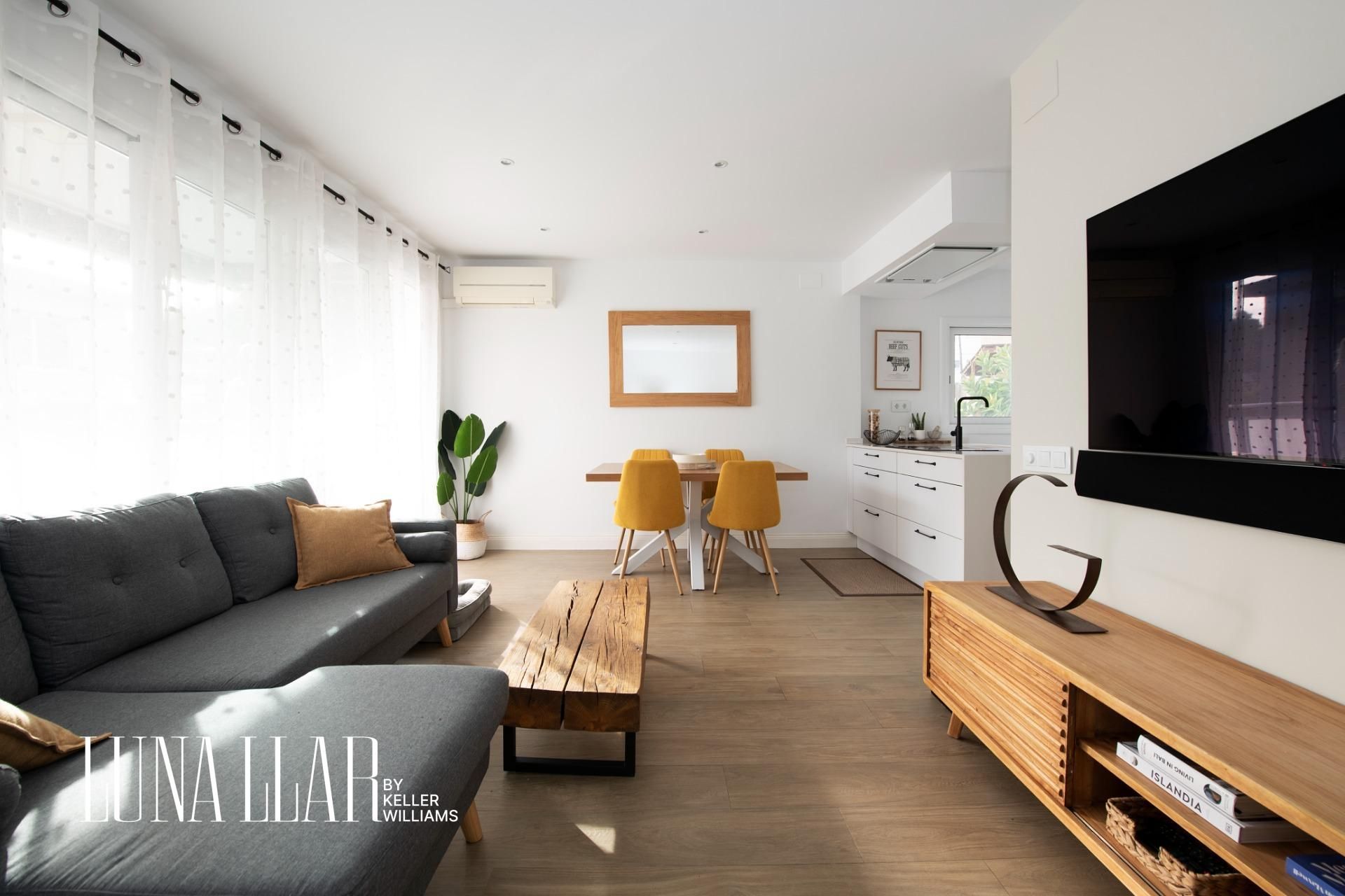 Living room of Flat for sale in Castelldefels  with Private garden, Parquet flooring and Terrace