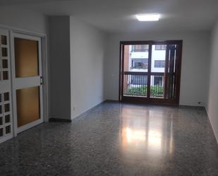 Flat to rent in  Valencia Capital  with Air Conditioner and Balcony