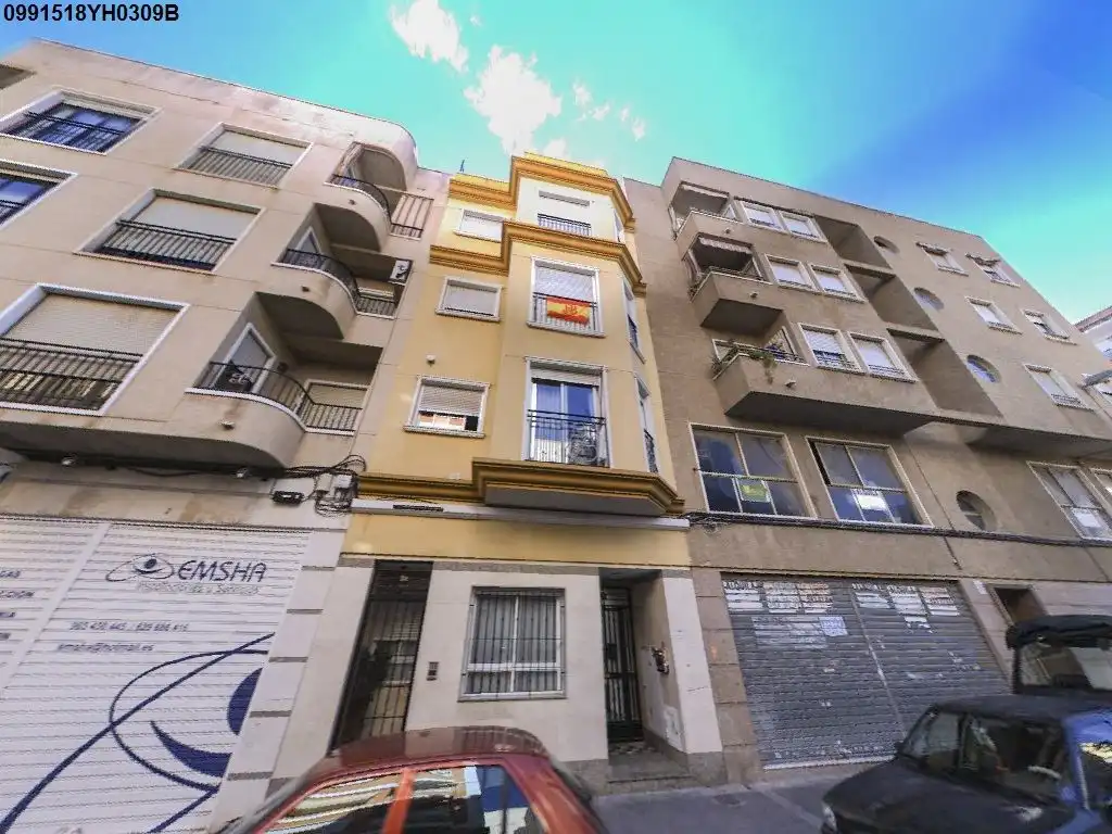 Piano terra con ascensore in vendita a Carrer Ginés García Esquitino 31