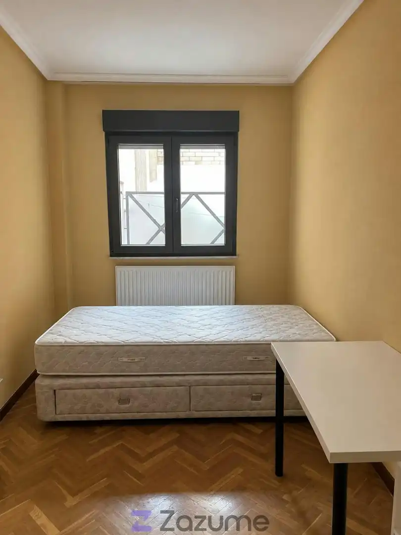 Bedroom of Flat for rent in Salamanca  with Heating, Parquet flooring and Terrace