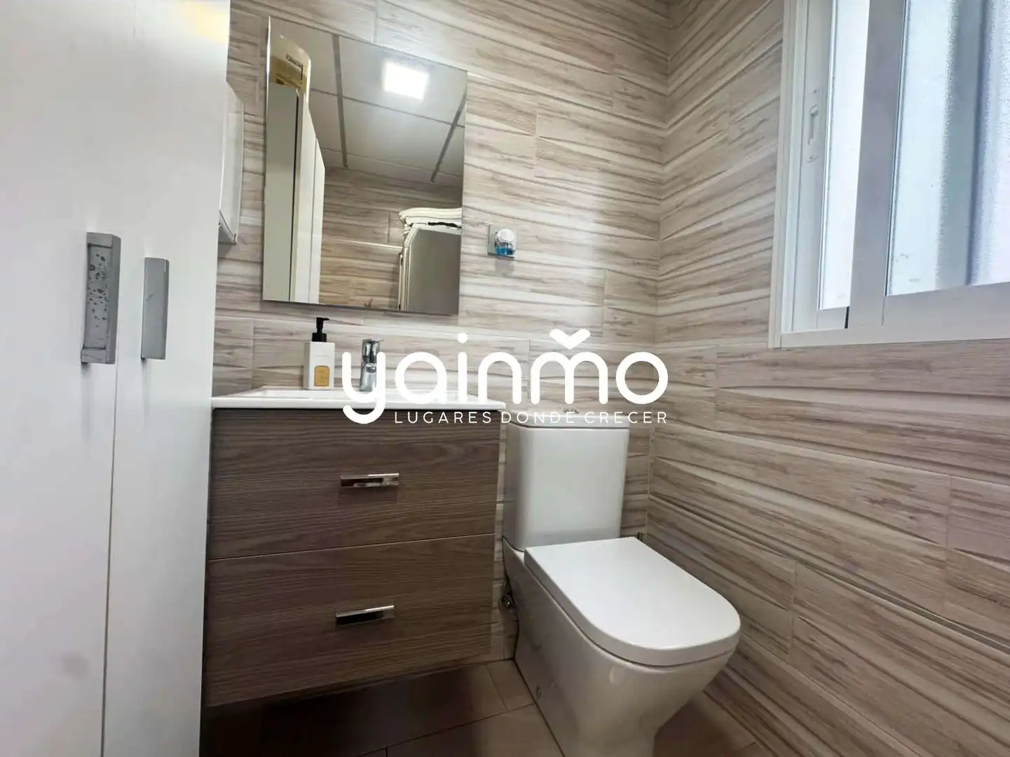 Baño de Local en venta en Jaén