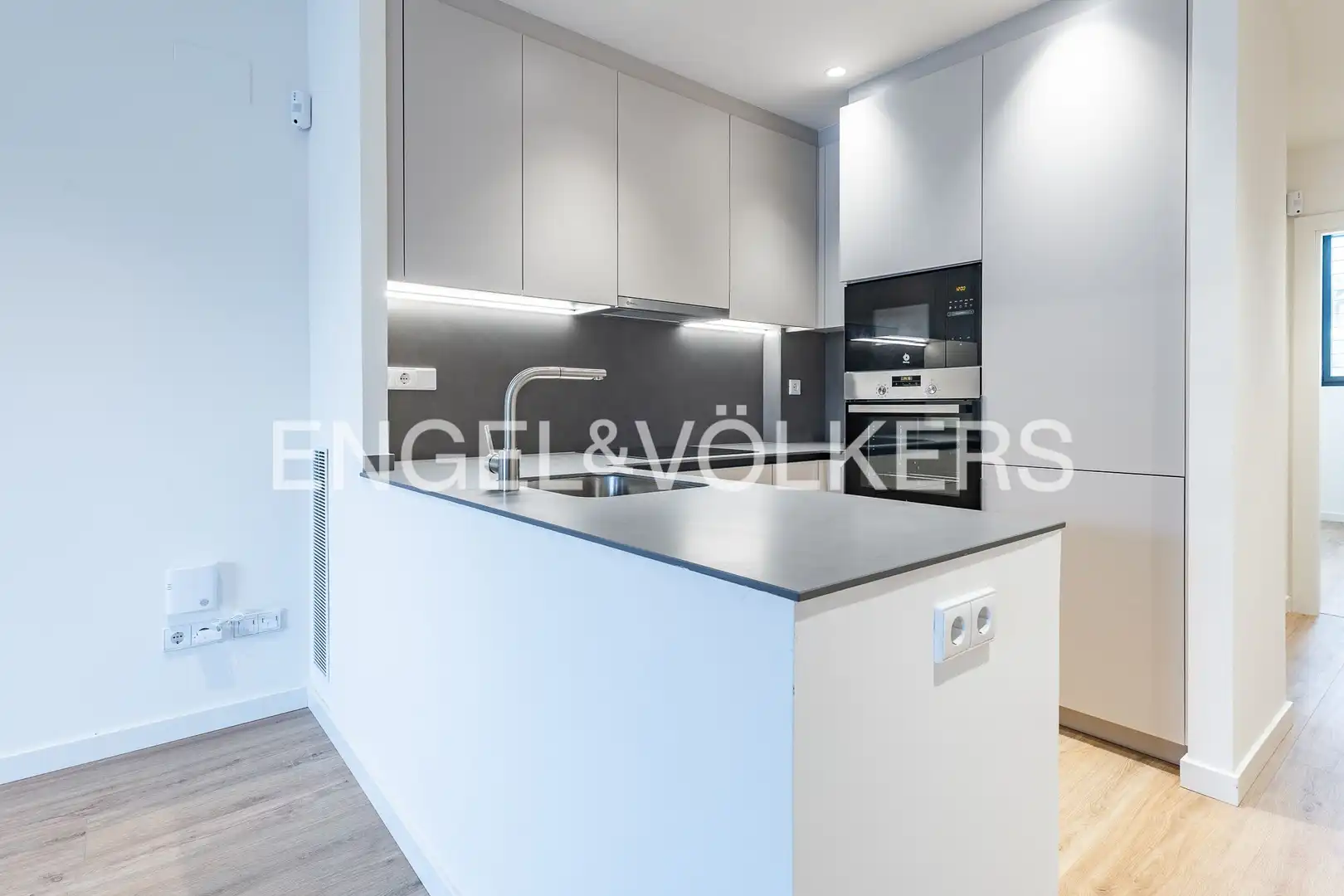 Kitchen of Ground floor for rent in Badalona  with Heating, Parquet flooring and Terrace