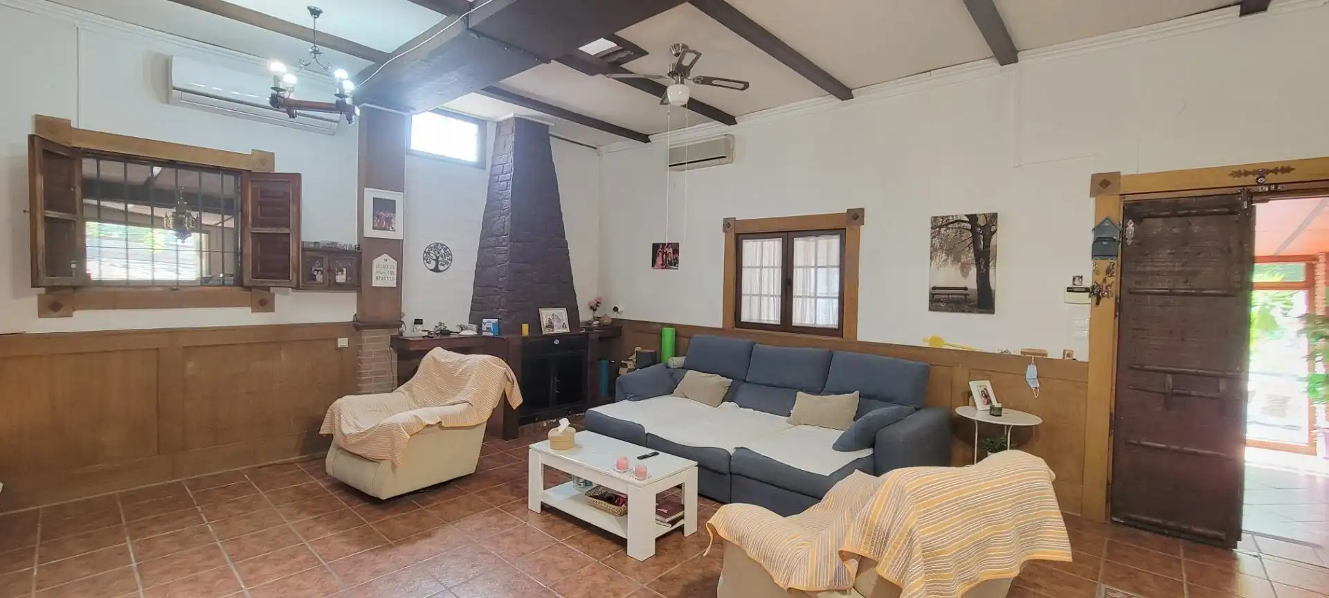 Sala d'estar de Finca rústica en venda en Pizarra amb Aire condicionat, Calefacció i Piscina