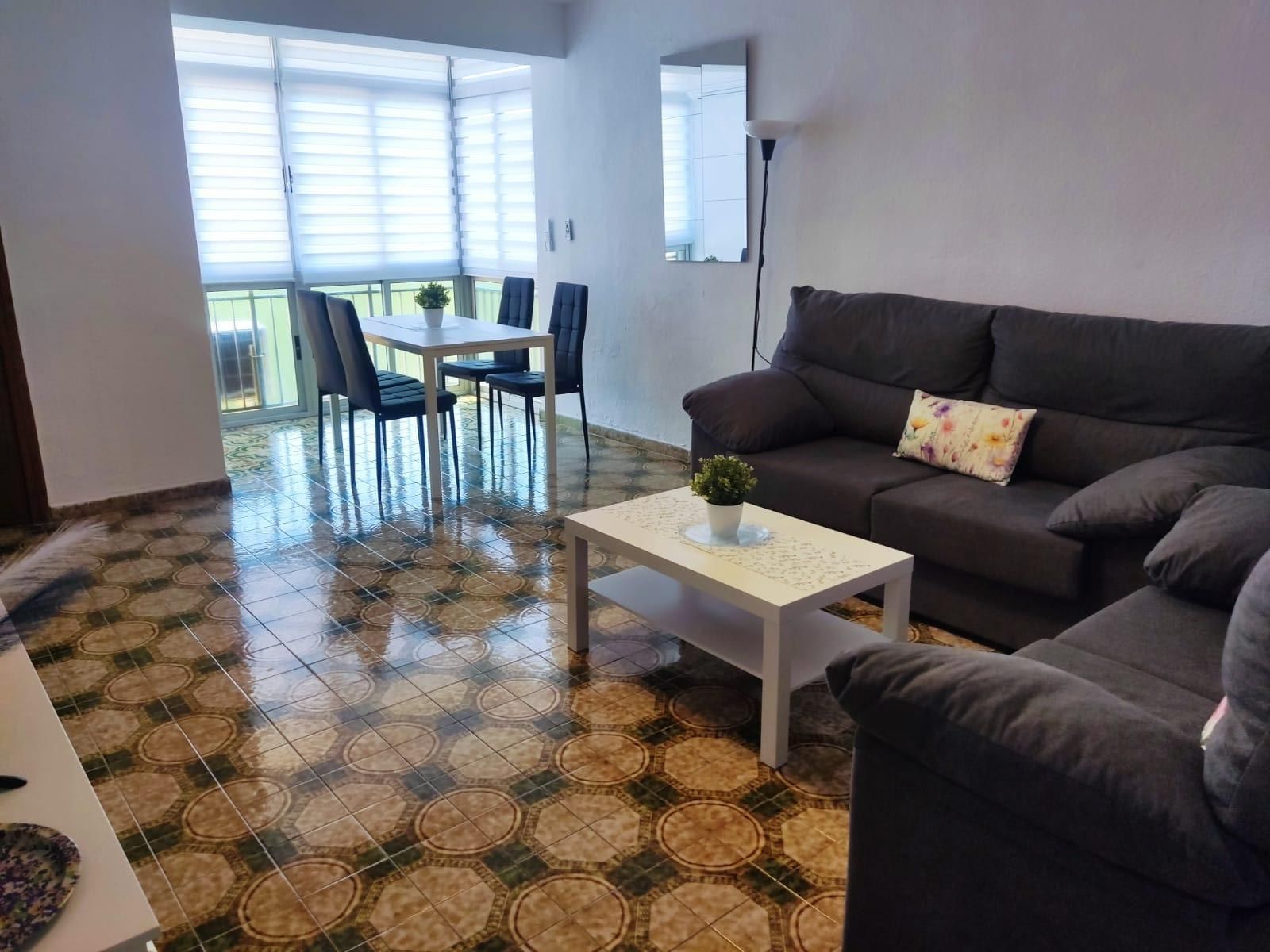 Living room of Flat to rent in  Granada Capital  with Air Conditioner and Balcony