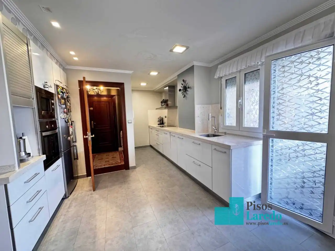Cocina de Piso en venta en Laredo con Calefacción, Terraza y Balcón
