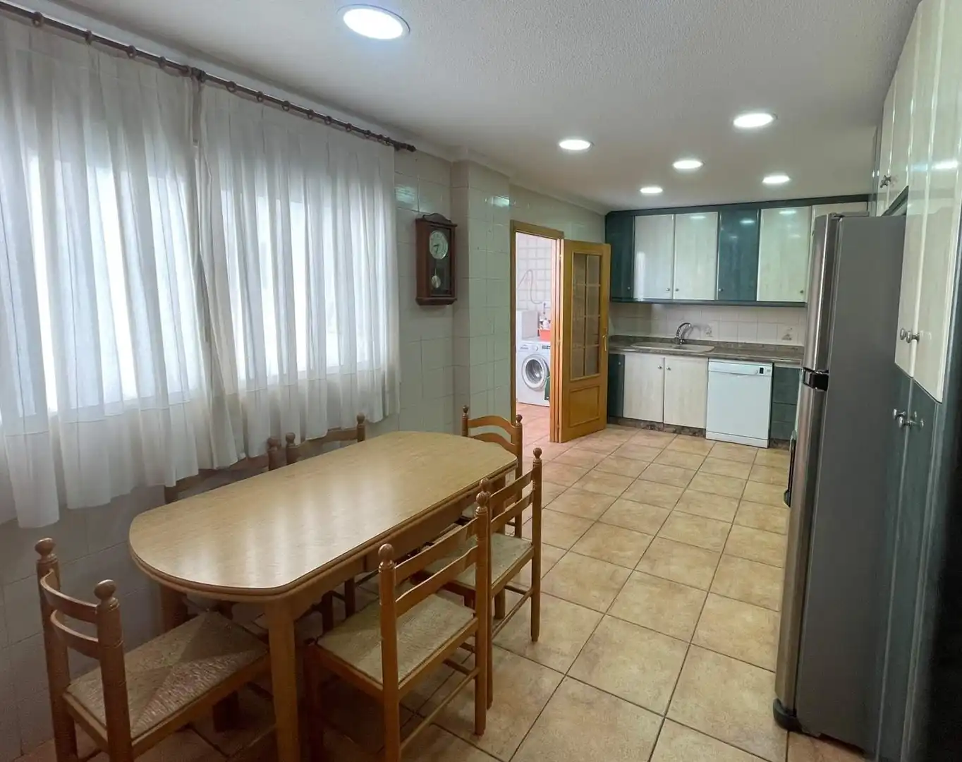 Kitchen of Flat for share in Elche / Elx  with Air Conditioner, Furnished and Balcony