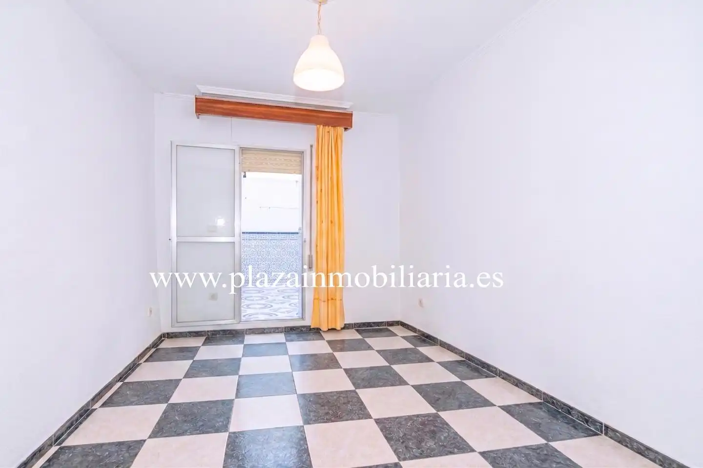 Habitación de Planta baja en venta en Lucena con Terraza y Trastero