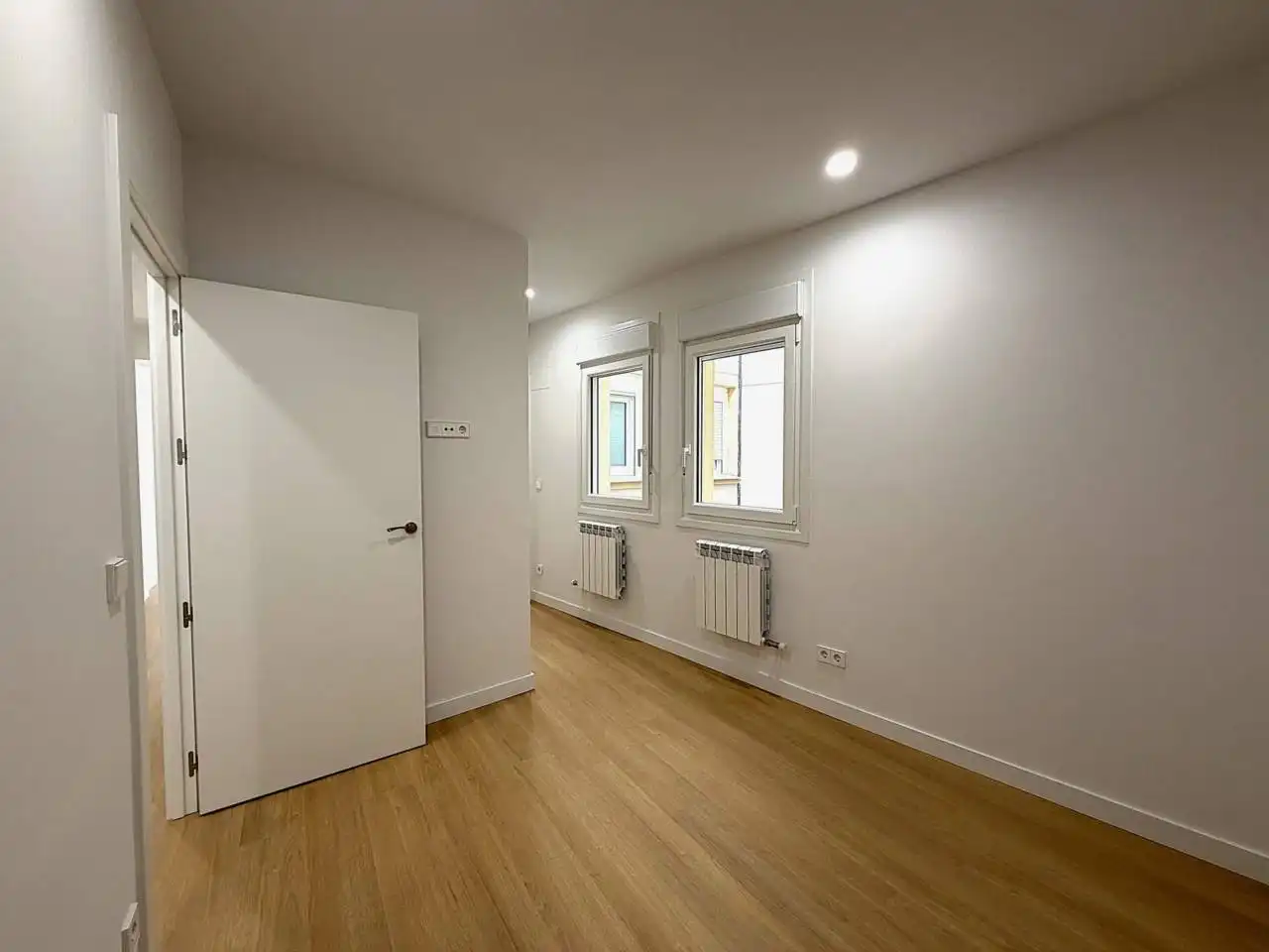 Habitación de Apartamento en venta en  Logroño con Calefacción