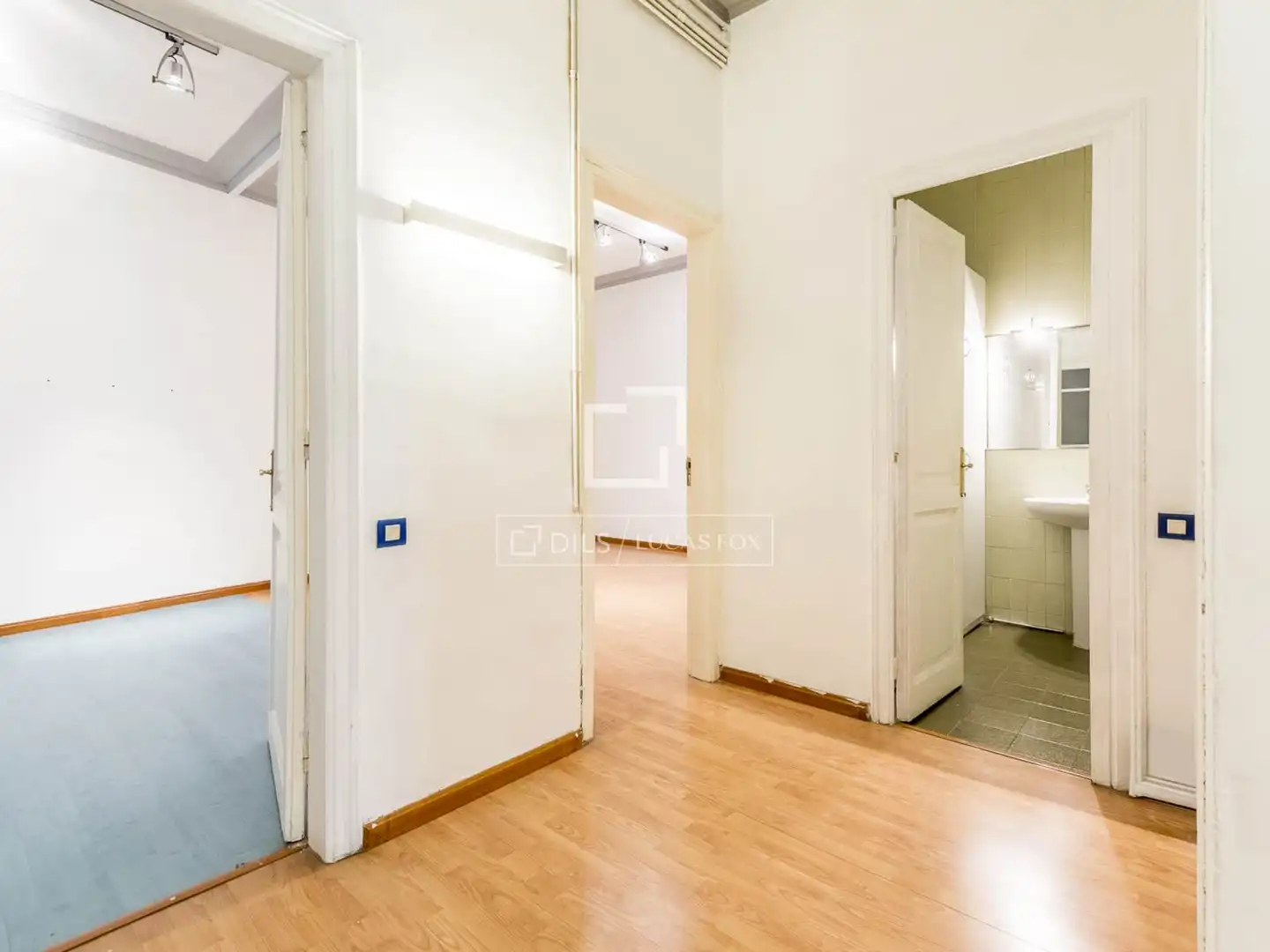Flat for sale in Barcelona  with Air Conditioner and Heating