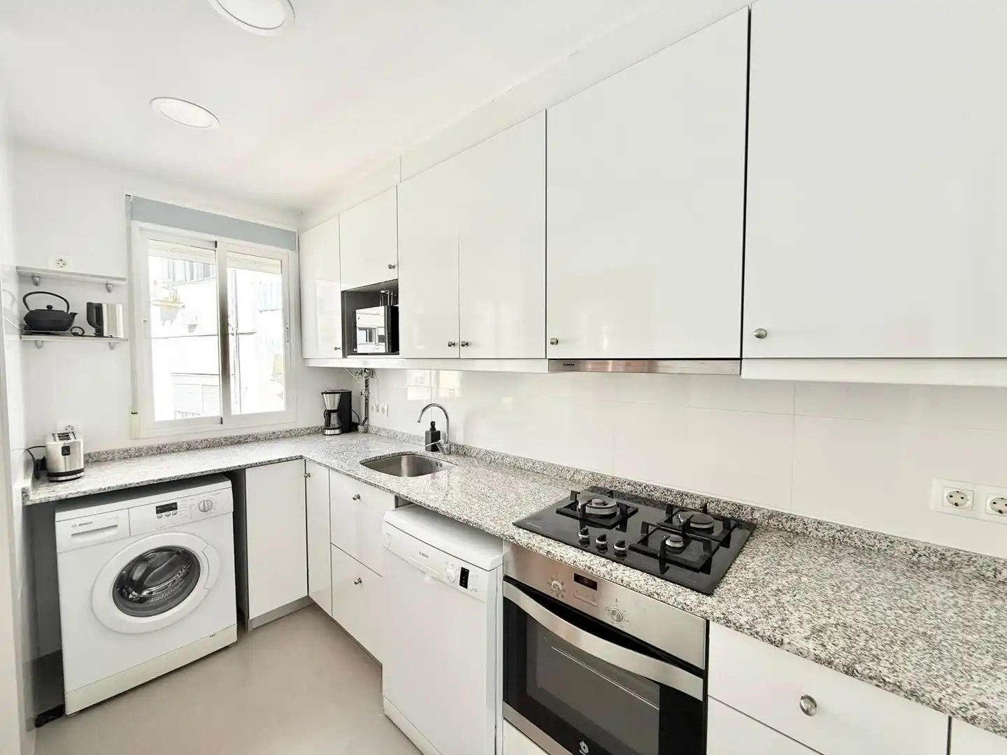 Kitchen of Flat for rent in Valencia  with Air Conditioner, Parquet flooring and Terrace