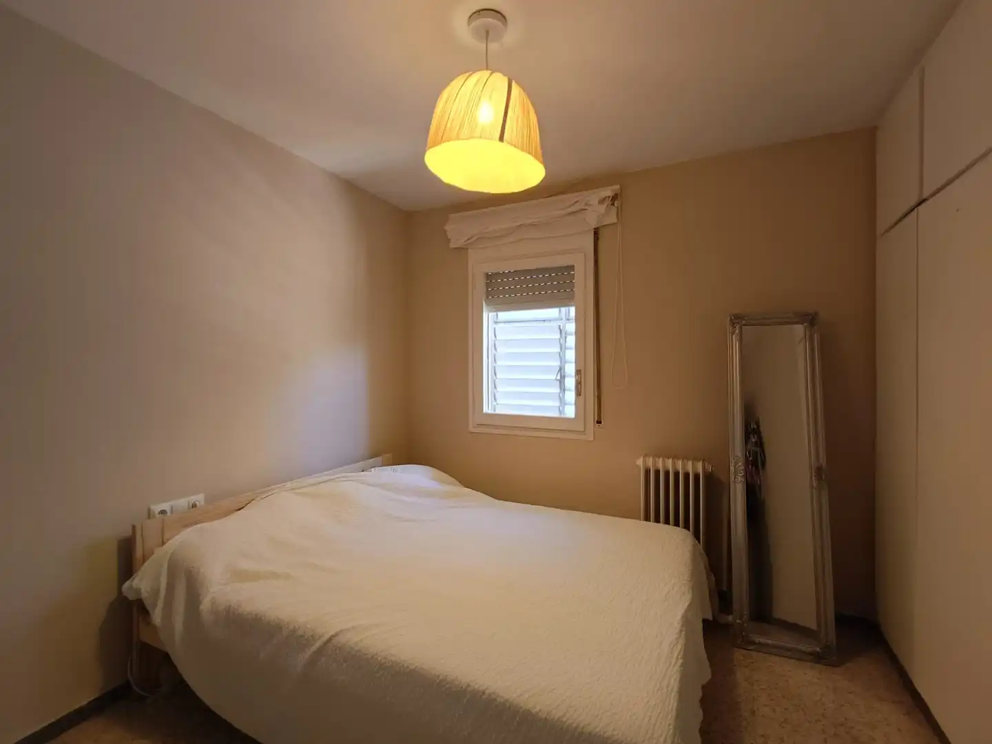 Habitación de Piso en venta en Girona con Calefacción, Terraza y Amueblado
