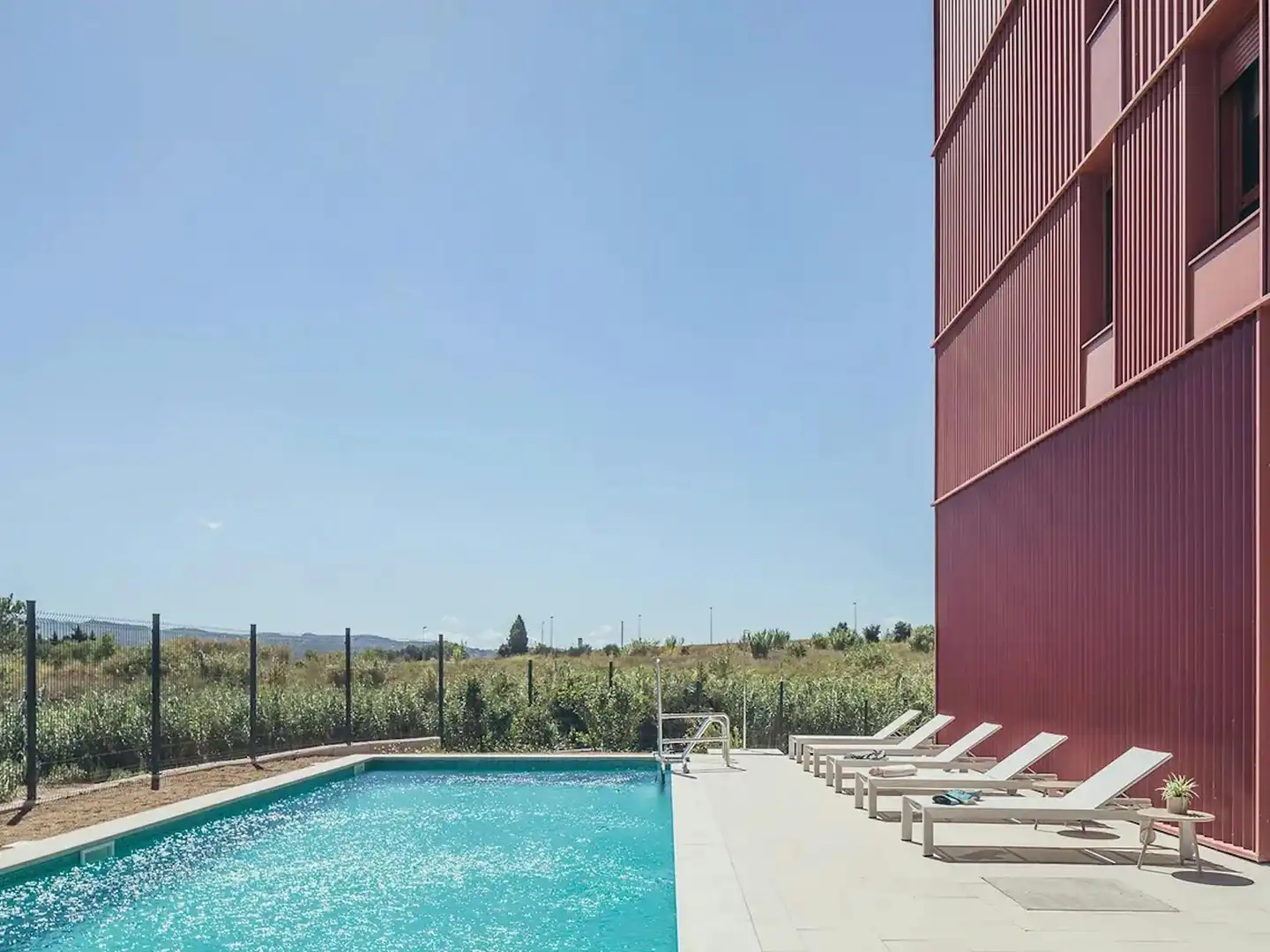 Schwimmbecken von Gebäude zur Miete in Cerdanyola del Vallès