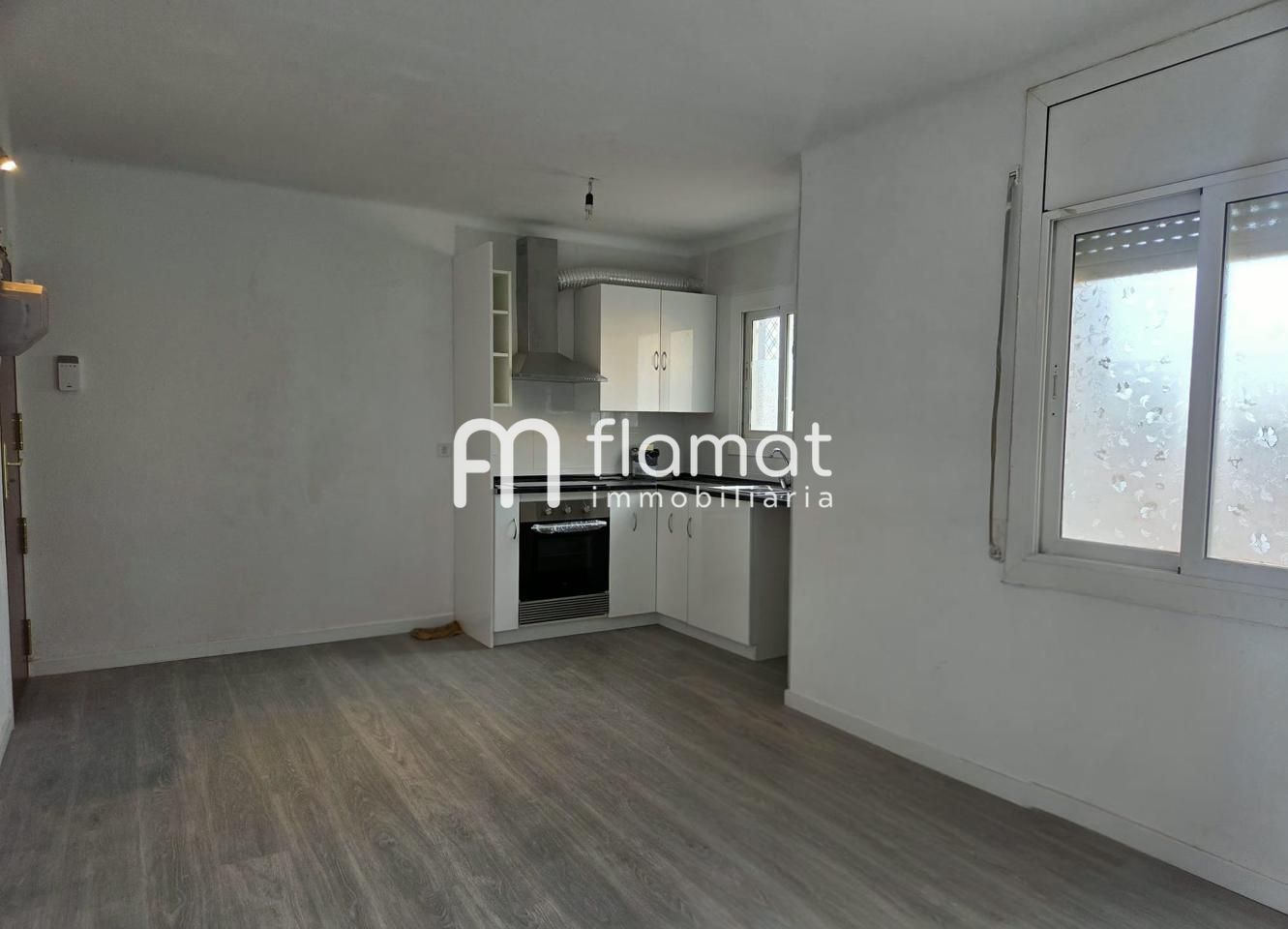 Sala d'estar de Planta baixa en venda en Santa Coloma de Gramenet amb Balcó