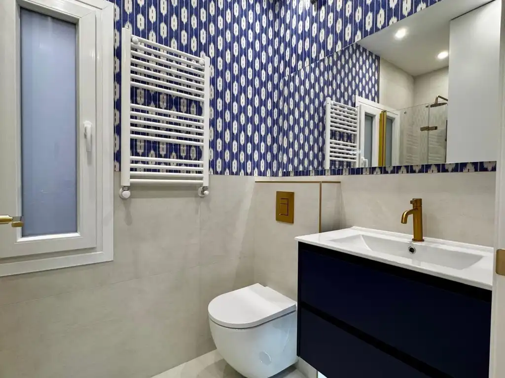 Baño de Apartamento en venta en Madrid