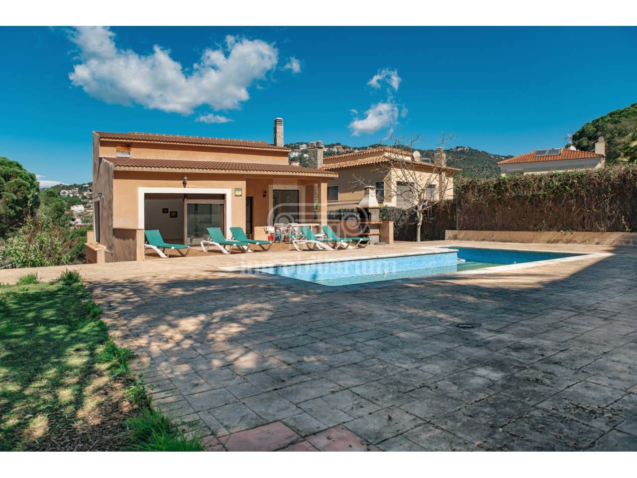 Vista exterior de Casa o xalet en venda en Lloret de Mar amb Jardí privat i Piscina