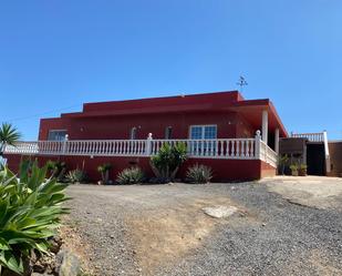 Vista exterior de Casa o xalet en venda en Granadilla de Abona amb Aire condicionat, Terrassa i Balcó