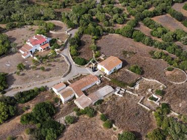 Casa rústica amb balcó en venda a Alaior poble