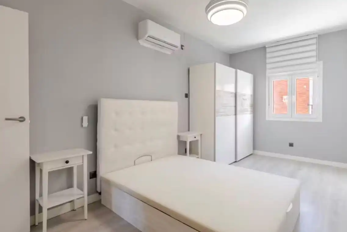 Schlafzimmer von Wohnung zur Miete in Usera