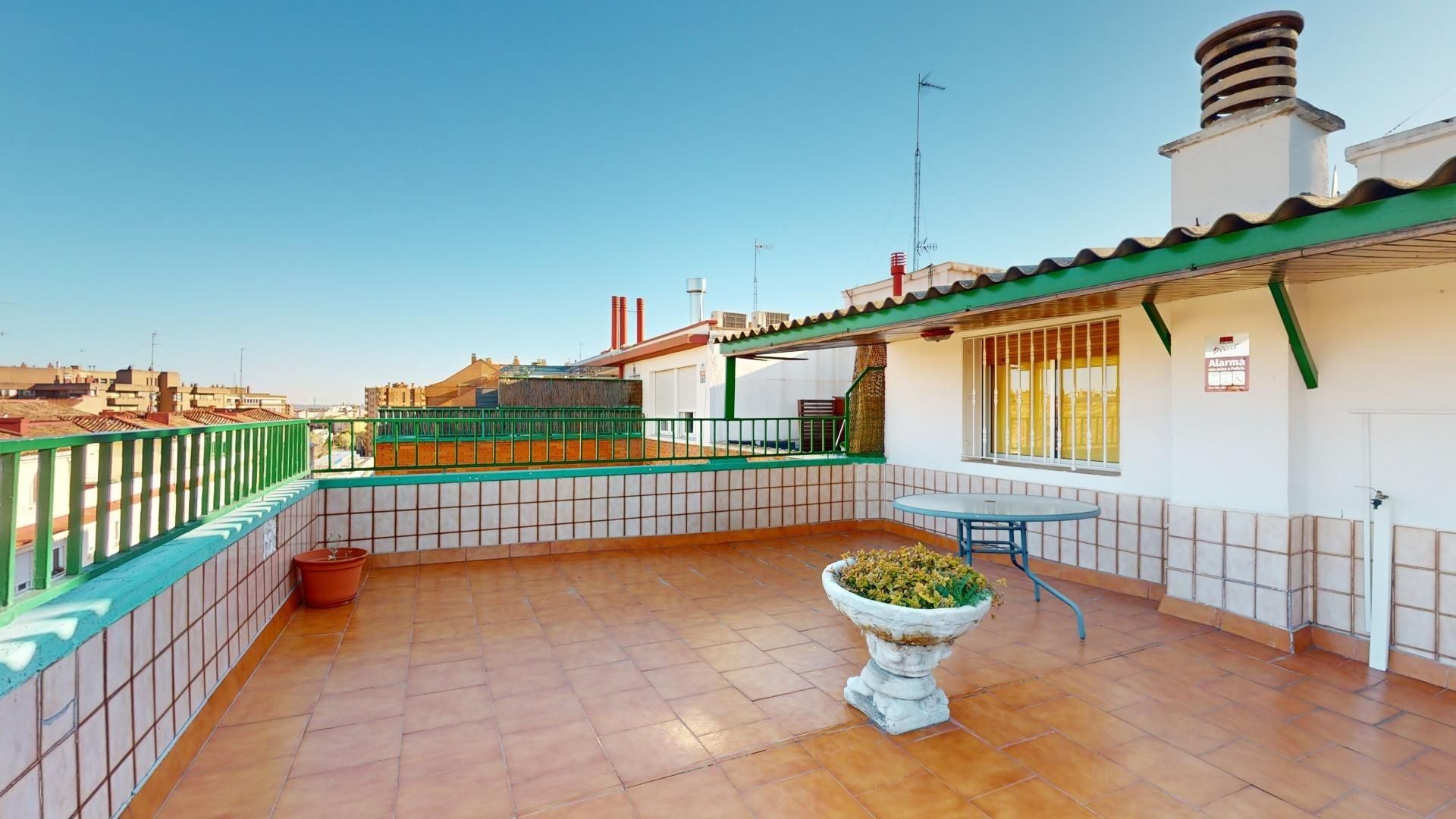 Terraza de Ático en venta en  Zaragoza Capital con Calefacción, Terraza y Trastero