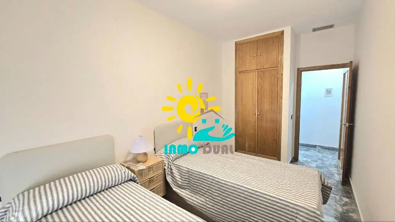 Dormitori de Apartament de lloguer en Badajoz amb Aire condicionat, Calefacció i Moblat