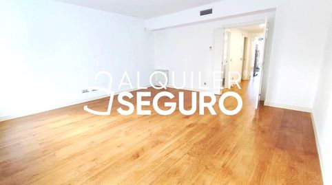 Foto 2 de Piso de alquiler en De las Islas Cabo Verde, Peñagrande, Madrid Capital