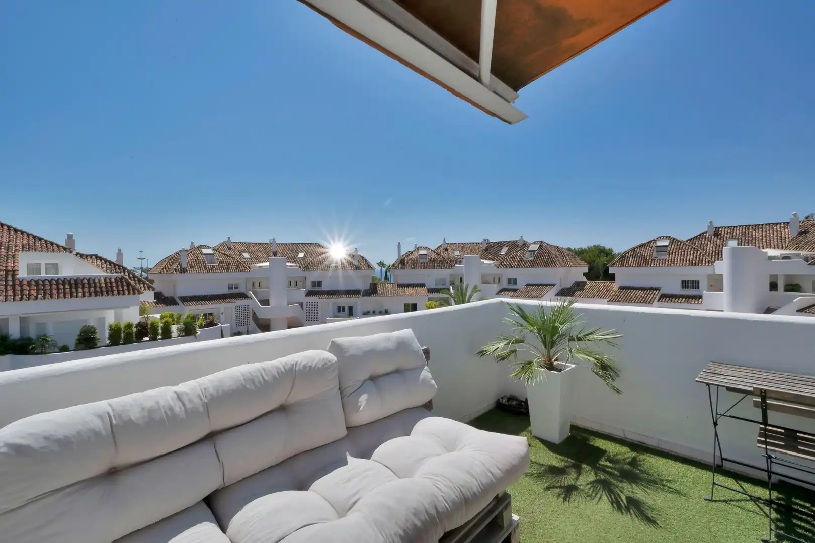 Terraza de Ático en venta en Marbella con Jardín privado, Terraza y Alarma